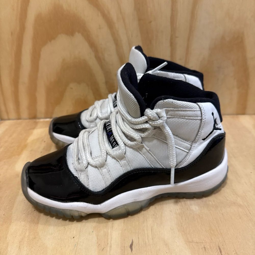 Jordan 11 Retro High Concord Women’s 6, Boy’ 4.5